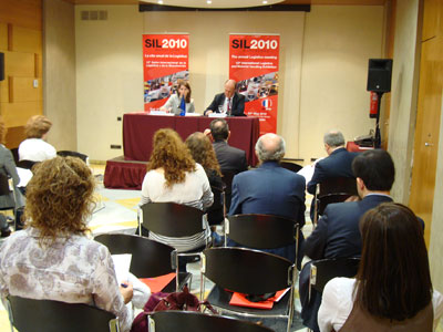 Enrique Lacalle and white Sorigu during the SIL 2010 presentation to the press