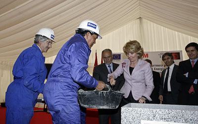 La presidenta de la Comunidad de Madrid, Esperanza Aguirre, coloc la primera piedra de la nueva sede de Imdea Energa