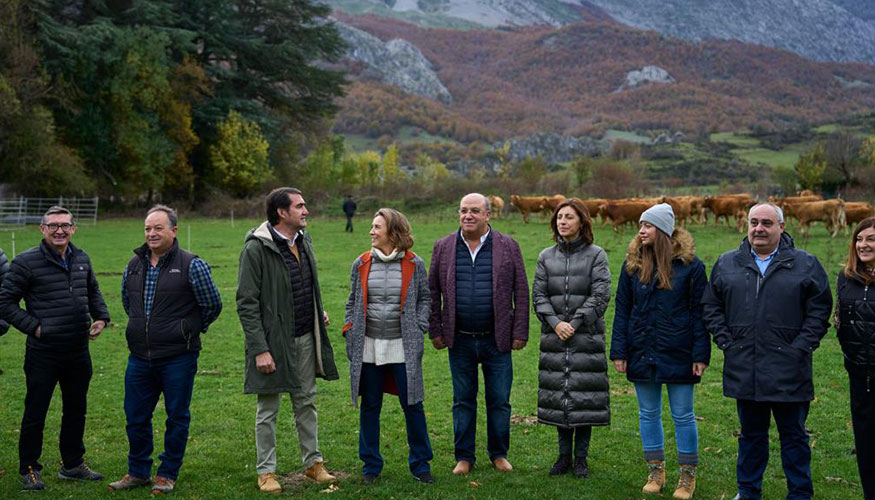 Foto de familia del acto celebrado en la localidad leonesa de Burn