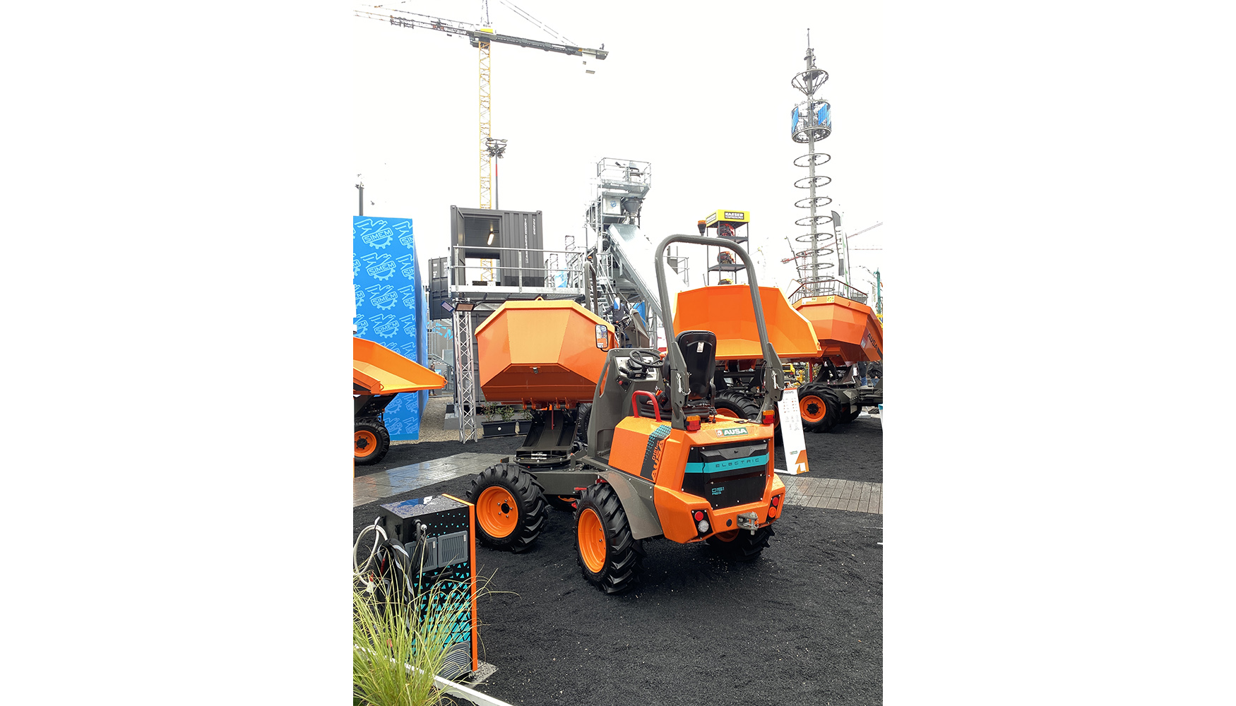 Los nuevos modelos elctricos acapararon buena parte de la atencin de los asistentes al stand de Ausa