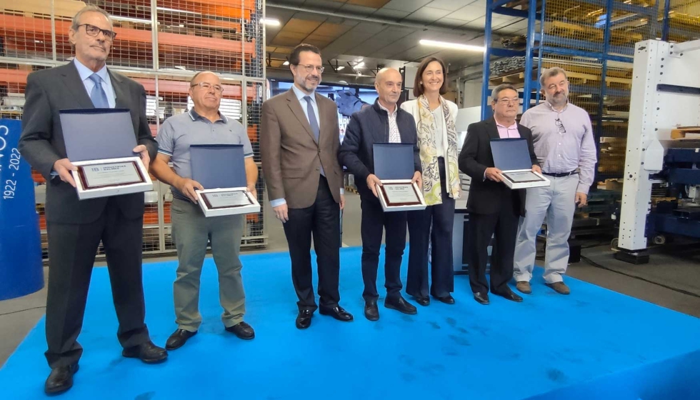 Marola Balmes, CEO de Balmes, junto al consejero de Hacienda de Madrid, Javier Fern�ndez-Lasquetty, y trabajadores y extrabajadores de la empresa...