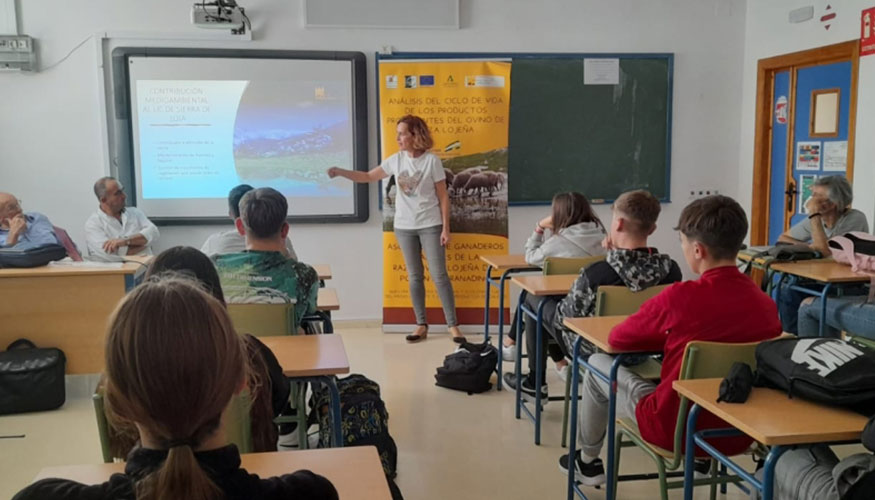 Un instante de la charla en el IES Sierra de San Jorge Un instante de la charla en el IES Sierra de San Jorge