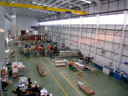 Planta interior de Airgrup, donde se disean y fabrican conducciones para los sistemas hidrulicos y de combustibles para aeronaves...