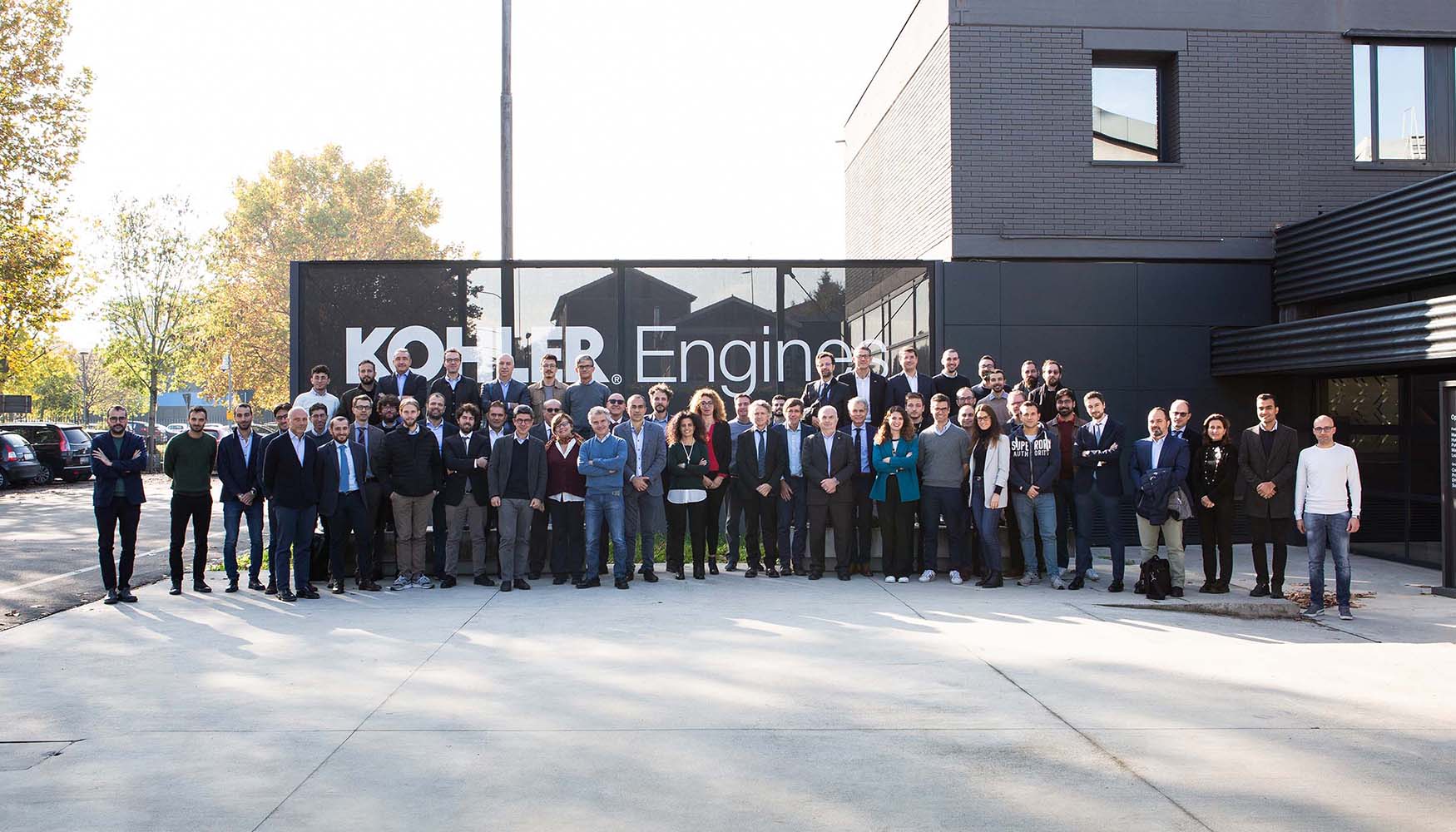 Foto de familia con los participantes en la jornada 'Combustibles alternativos. Un camino sostenible hacia la descarbonizacin de motores'...