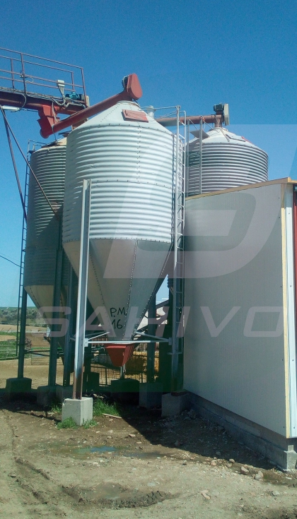 Silo en el exterior de una explotacin