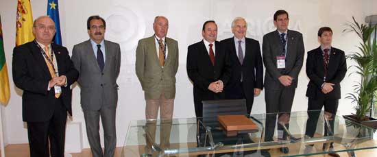 Presidente Rioja, presidente FER y consejero de agricultura con ponentes de viticultura. Autor: Riojapress