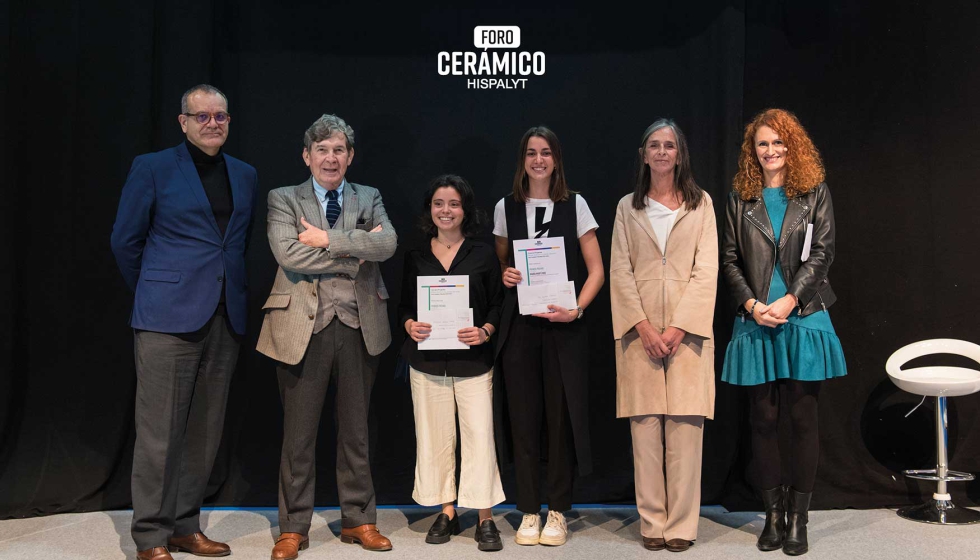 Ana Fabra y Mara Mart recibieron el Premio Nacional del Concurso de Proyectos, en el cual los participantes deban disear un refugio 9x9x9...