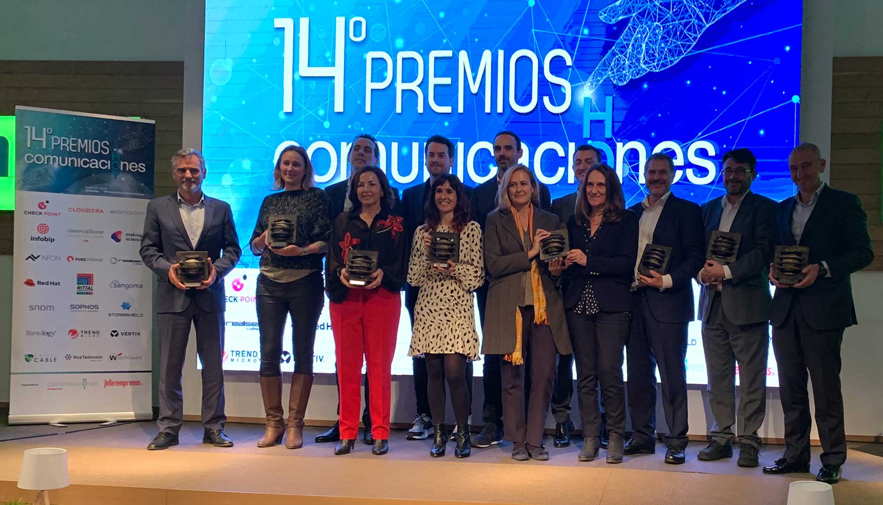 Foto de familia de los ganadores de los 14 Premios Comunicaciones Hoy a los Mejores Productos, Soluciones y Proyectos TI...