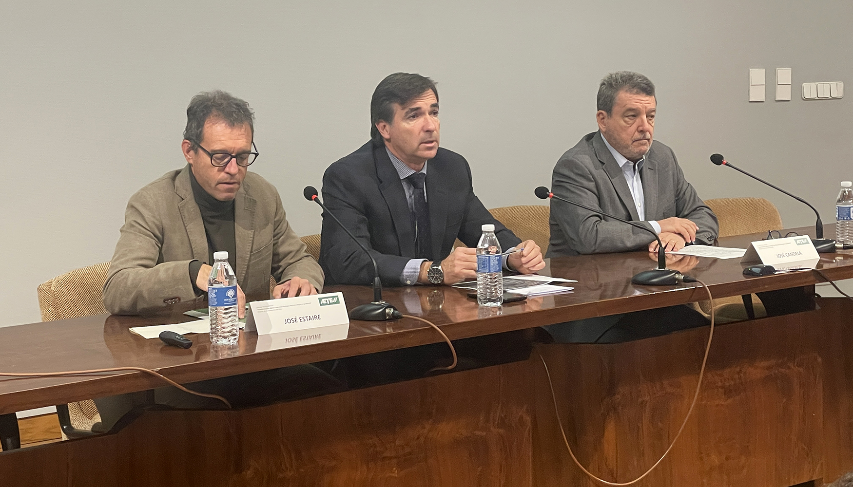 Inauguracin de la jornada. De izquierda a derecha: Jos Estaire (CEDEX), Miguel Gonzlez (CEDEX) y Jos Candela (AETESS)...