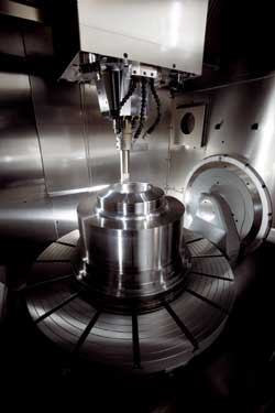 Shows a rotary machining to the outside of a C 50 U MT dynamic