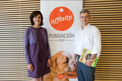 Isabel Buil, directora de Fundaci�n Affinity, y Joan Hortal, director de Marketing de Panini