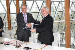 El Vicepresidente del BEI, Carlos da Silva Costa, y el Consejero de Administraci�n P�blica y Hacienda de la Junta, �ngel Franco Rubio...