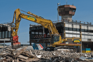 Trabajos de demolicin en el aeropuerto de Zrich