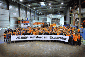 Celebracin de la mquina 25.000 en la planta de Amsterdam de Hitachi