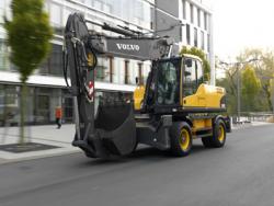 Nueva excavadora sobre ruedas Volvo EW230C