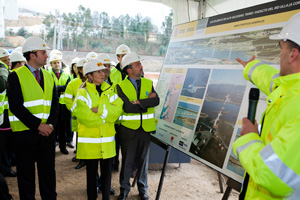 Ana Pastor, ministra de Fomento, en las obras del AVE Vigo-La coru�a