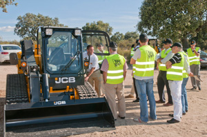 JCB re�ne a los distribuidores para mostrarles las �ltimas novedades