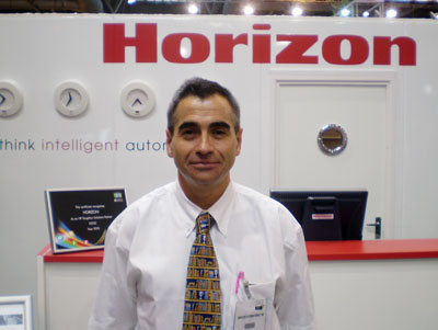 Francesc Navarro, director comercial de OPQ Systems, en el stand de Horizon