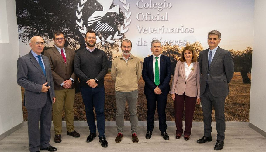 Foto de familia de las Jornadas One Health celebradas en Cceres con la presencia de los colegios de mdicos, farmacuticos y veterinarios...