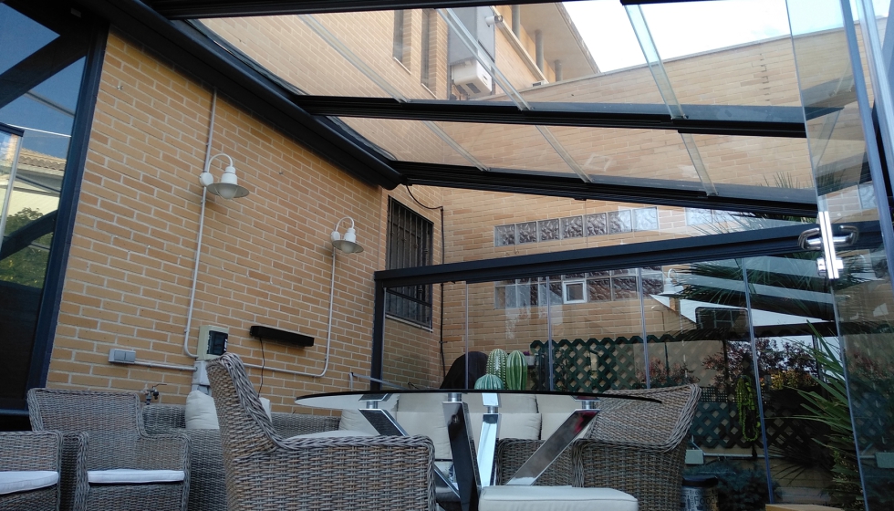 Tecnikor fabrica techos de vidrio para diferentes aplicaciones, entre ellas el cubrimiento de terrazas