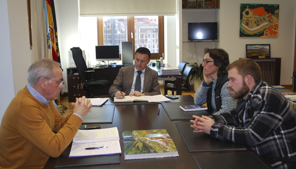 Reunin entre los representantes de la Xunta de Galicia y de la asociacin Ovica