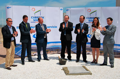 Imagen de la colocaci�n de la primera piedra del proyecto Cubierta Solar en Alhama de Murcia que tuvo lugar el pasado 22 de abril...