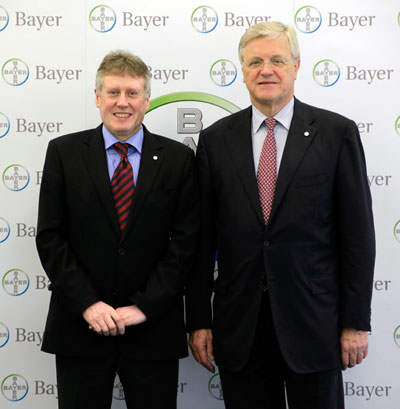 Frank Bertram, vicepresidente y consejero delegado de Bayer Hispania, junto a Werner Wenning, presidente del Consejo de Direccin del Grupo Bayer...