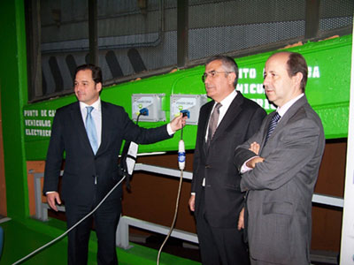De izquierda a derecha, Francisco de la Pea, director general de N25, Jos Antonio Snchez Fernndez, presidente de Vinci Park, y Gonzalo Alonso...