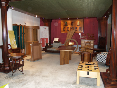 Exposicin de muebles realizados en Cemer