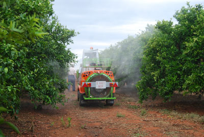 In this Fourth Edition, increased the number of demonstrations on field of agricultural equipment. In the image, an atomizer in operation...