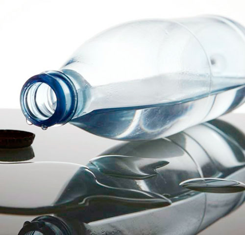 Figura 2. Botella para agua fabricada con el material Glasstar de Novapet