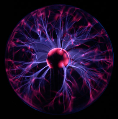 Para que los nucleos D y T colisionen a alta velocidad hay que utilizar plasma, el 4 estado de la materia...