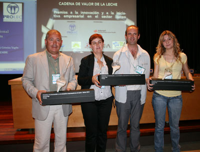 Imagen de los galardonados en la primera convocatoria de los 'Premios a la innovacin y a la iniciativa empresarial en el sector lcteo...