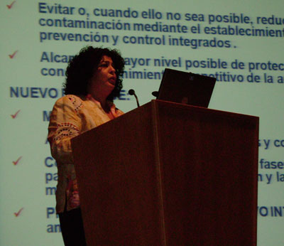 Isabel Garca Sanz, subdirectora general de Conservacin de Recursos y Alimentacin Animal del MARM, durante la presentacin del Ecogan...