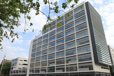 El nuevo edificio est� concebido como tres edificios en uno solo con un criterio flexible y modular