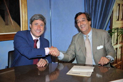 Firma del convenio entre el presidente de la Diputacin de Crdoba y el director general de Ecovidrio