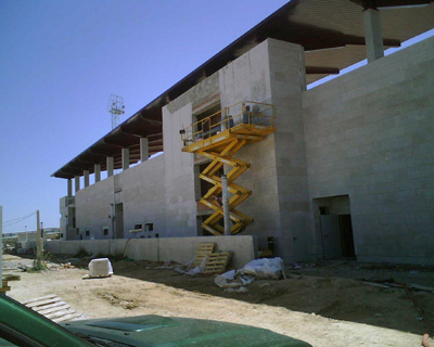 Una de las dos plataformas usadas para la construccin del campo de ftbol de Vinars (Castelln)