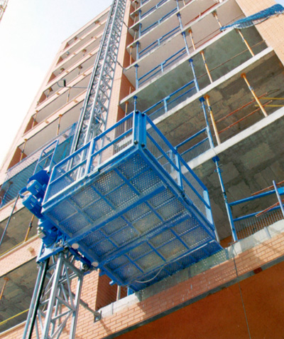 Montacargas y plataformas elevadoras autopropulsadas deben cumplir las normas para evitar accidentes innecesarios...