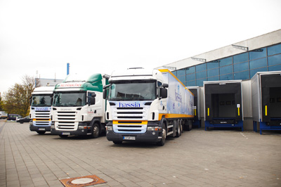 Carga trasera de camiones con un total de ocho puertas de carga