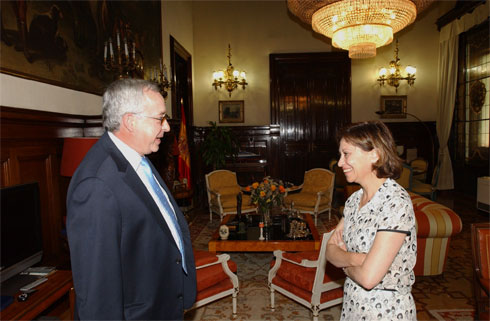 El presidente de la FEV, Felix Sols, junto a la ministra Elena Espinosa durante la reunin mantenida en la sede del MARM...