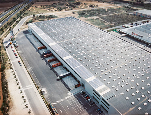 En Espaa se aprovecha mucho la energa solar por medio de los tejados fotovoltaicos debido a que gozamos de un clima muy soleado...