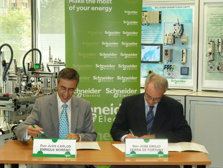 Firma del convenio entre Ambilamp y Schneider Electric