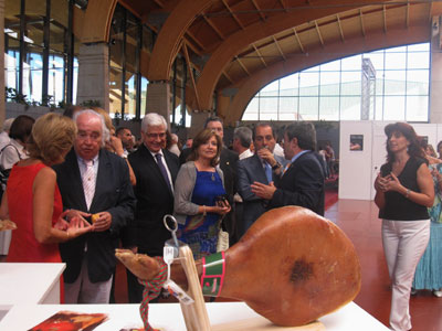 En el marco de la Feria del Jamn y Alimentos de Calidad de Teruel se anim a apostar por la calidad diferenciada en cuanto al porcino aragons...