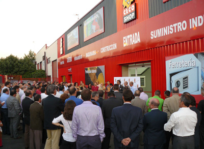 Ms de 250 personas asistieron a la inauguracin de la nueva tienda Ceco Shop en Mstoles