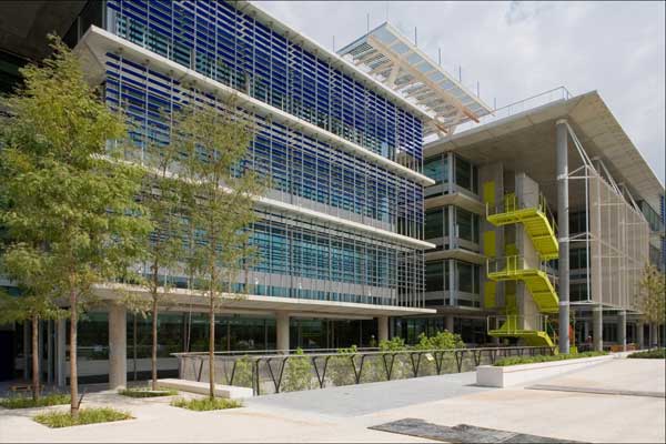 La operaci�n del Grupo Abengoa, ubicada en zona Descentralizada (parque industrial Palmas Altas)...