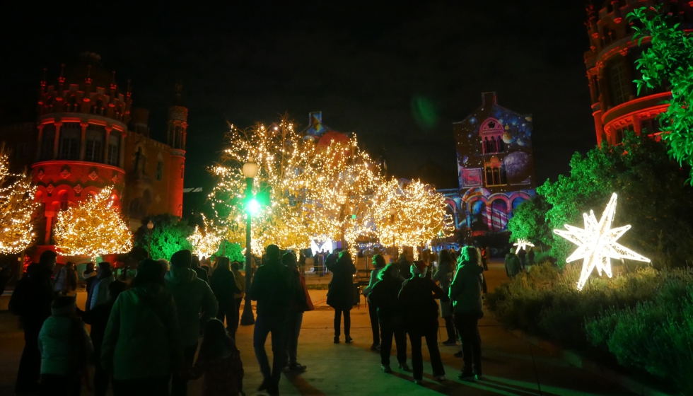 La luz cobra protagonismo en los ditintos espacios, para envolver al visitante en este universo lum�nico. Foto: Ram�n Mu�oz...