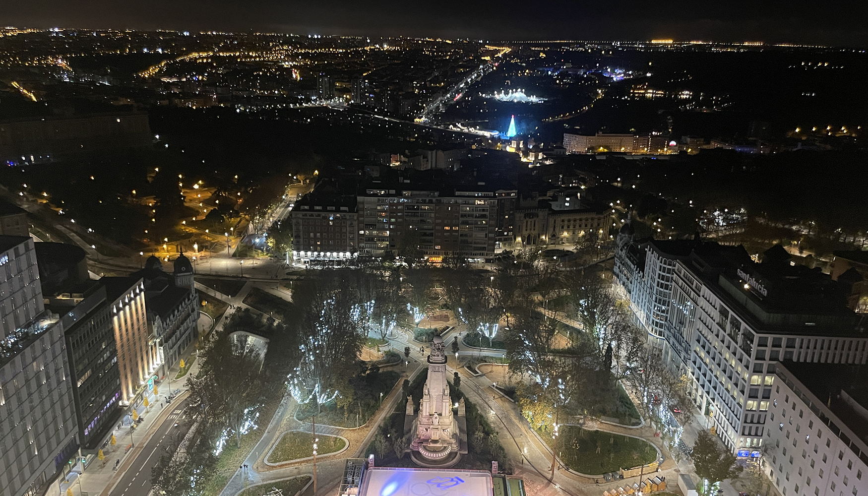 Los asistentes a la Jornada de Anapat pudieron disfrutar de las imponentes vistas de Madrid desde las plantas altas del Hotel Riu Plaza de Espaa...