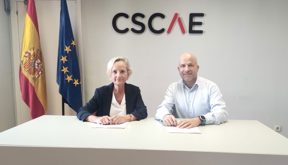 Marta Vall-llossera, presidenta del CSCAE, y Roger Bou, director de Construmat, durante la firma del convenio de colaboracin...