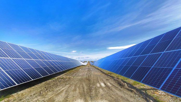 Soltec firma acuerdo de suministro de seguidores solares en Jan