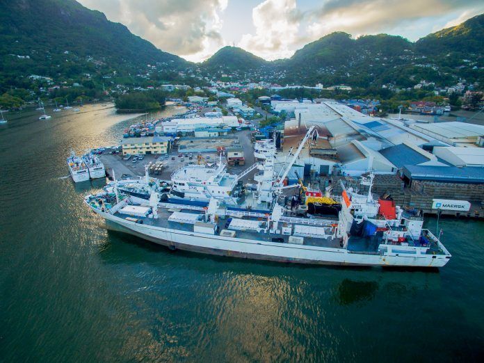 La flota atunera espaola pone en marcha una experiencia pionera de reciclaje de redes de pesca en Seychelles